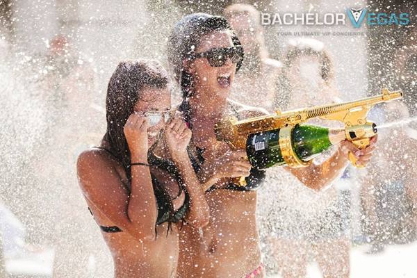 bottle-servers-spray