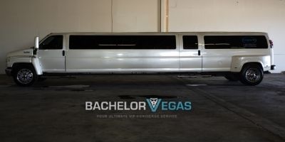 super-stretch-suv-white