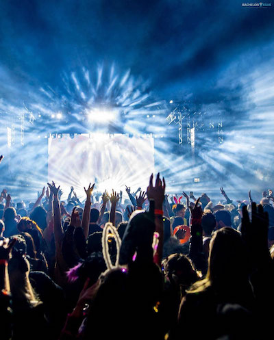 vegas-crowd