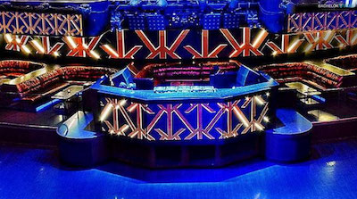 Stage Tables (15 Guests)